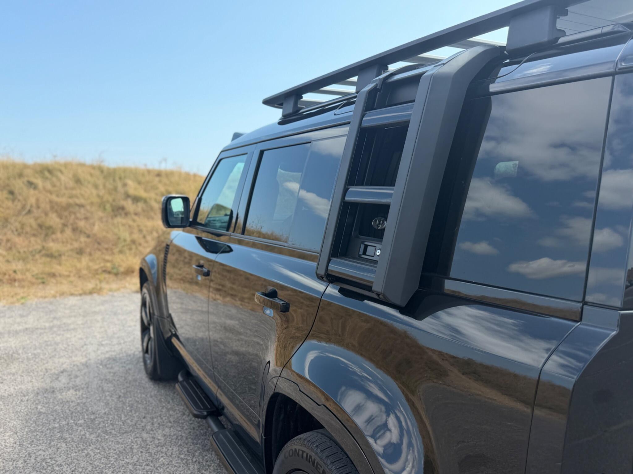 Land Rover Defender 110 view 54