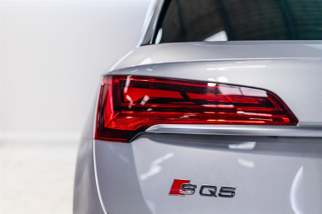Audi SQ5 view 24