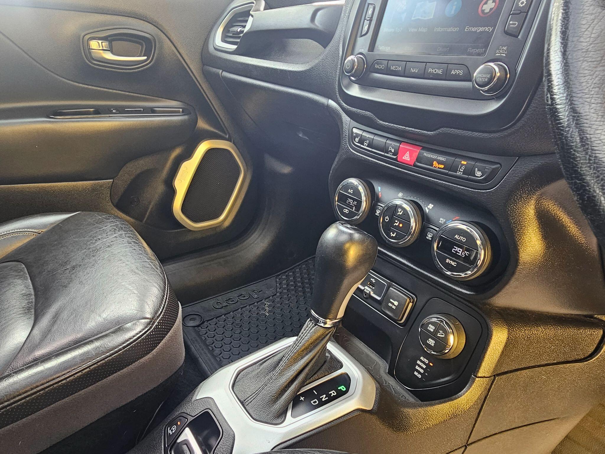 Jeep Renegade view 28