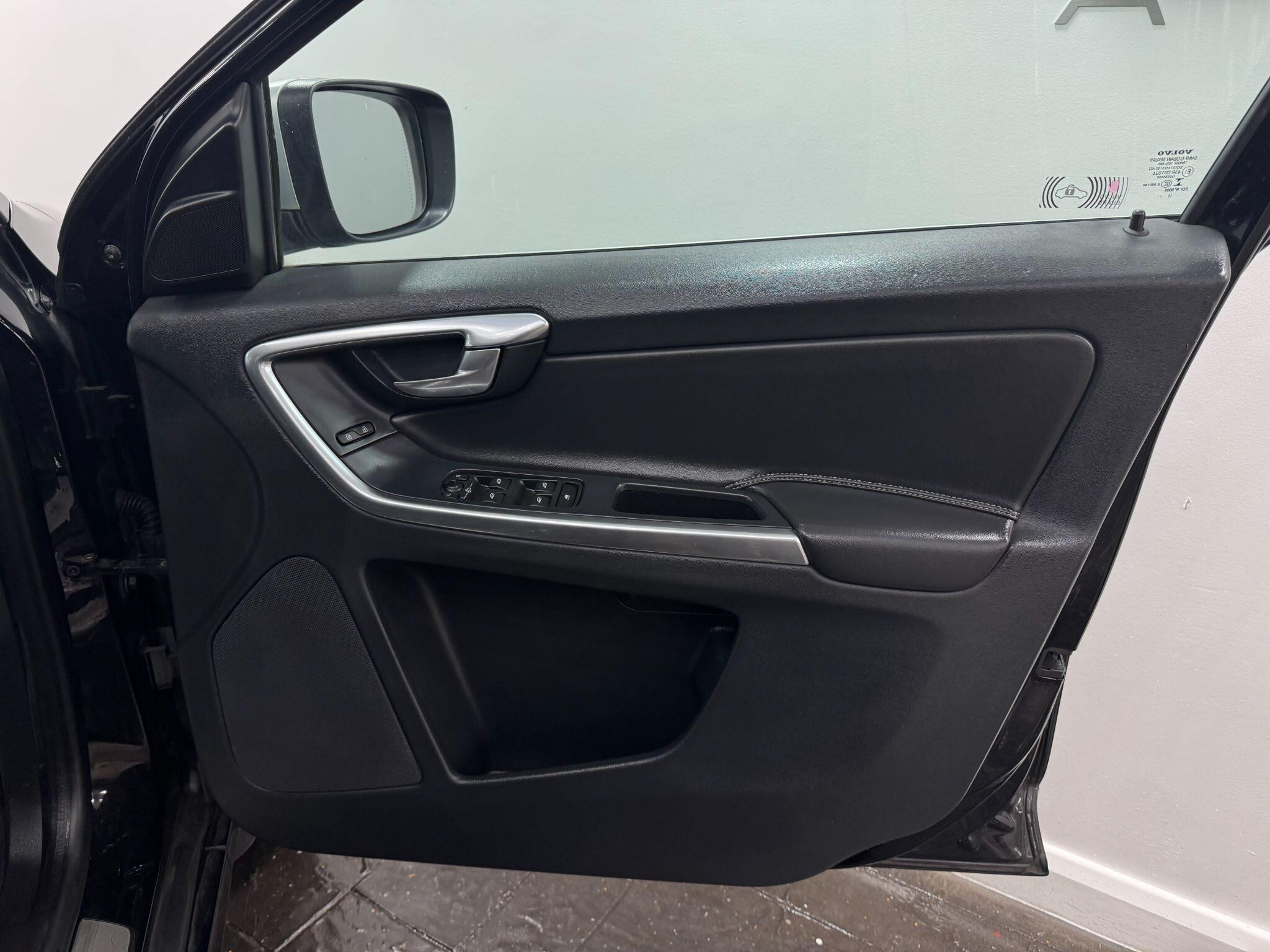 Volvo XC60 view 26