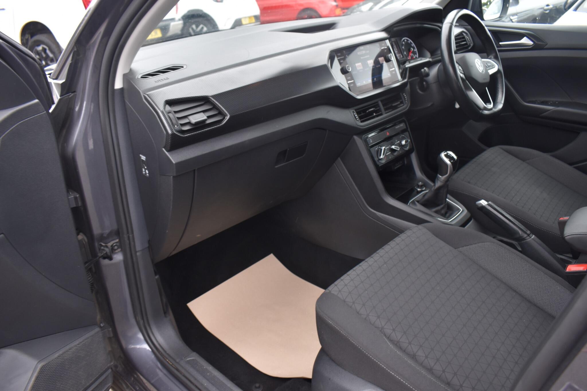 T-Cross - 1.0 TSI SE Euro 6 (s/s) 5dr - Image 16