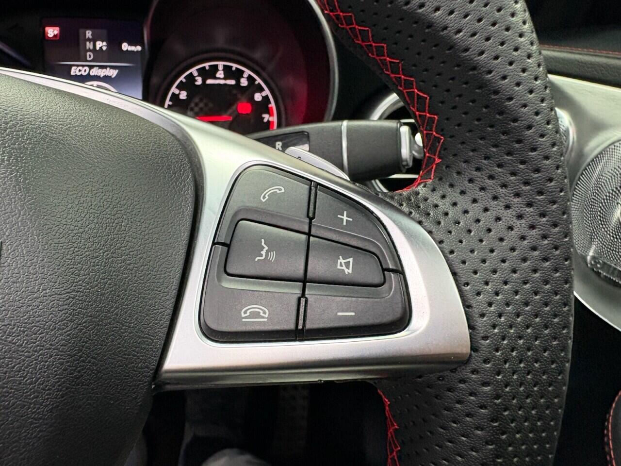 Mercedes-Benz C-Class view 25