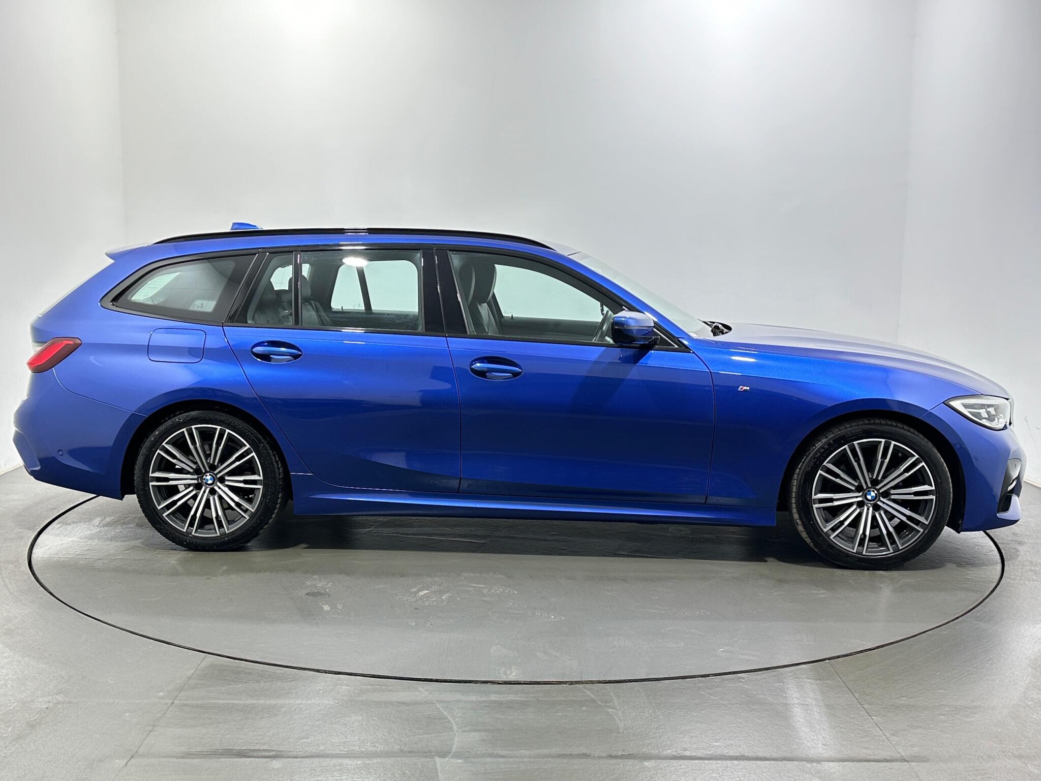 BMW 3 Series view 9