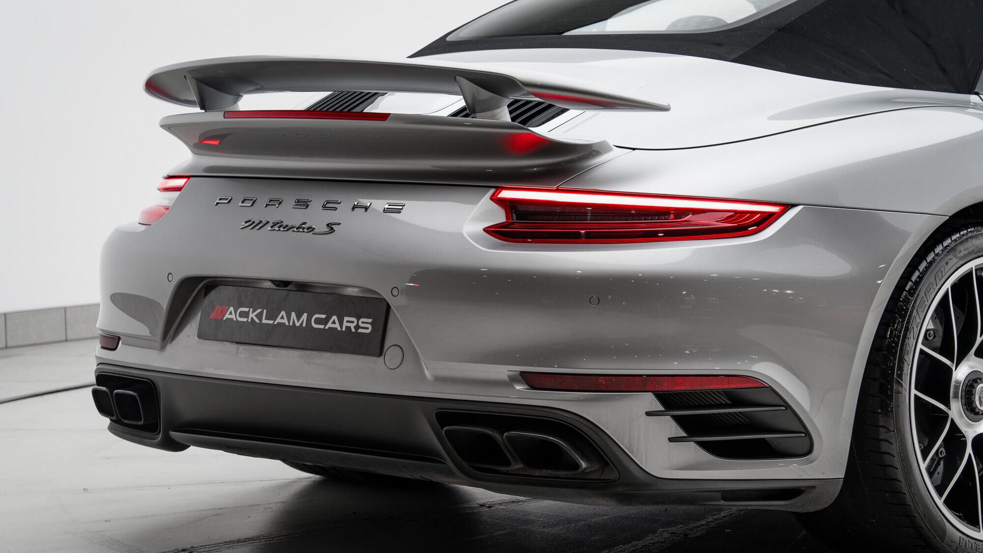 Porsche 911 view 10
