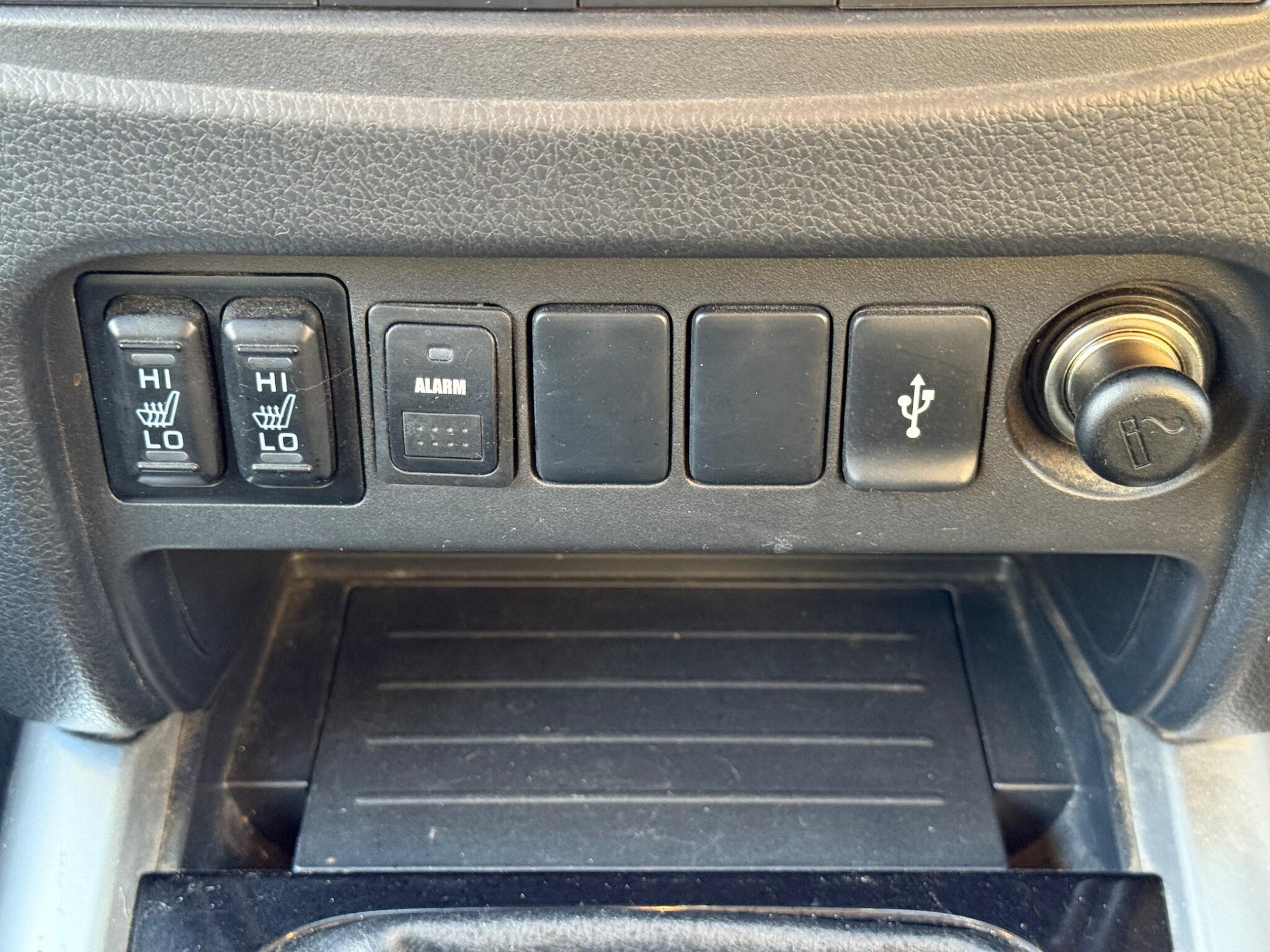 Mitsubishi L200 - Image 71