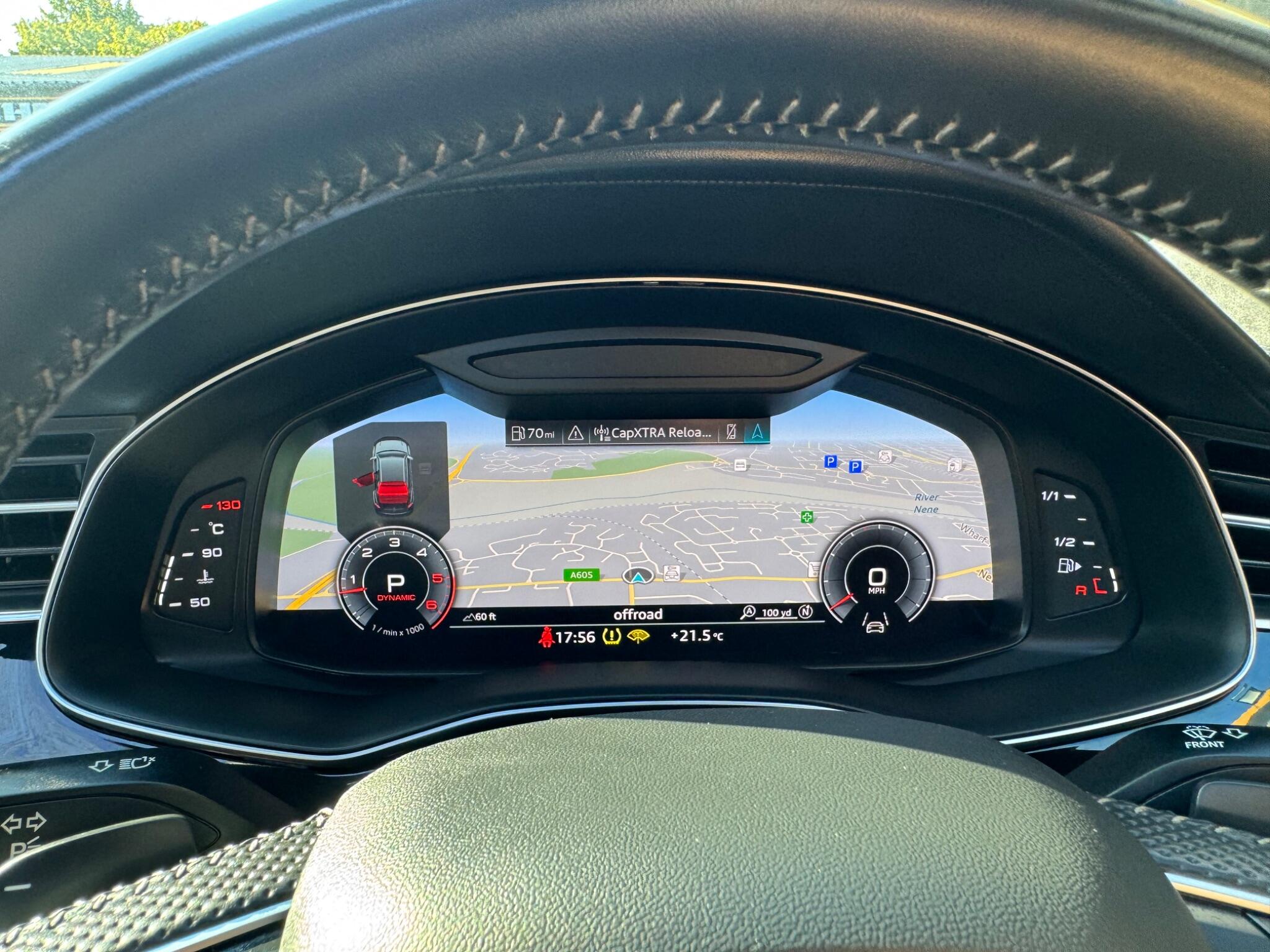 Audi Q8 view 33