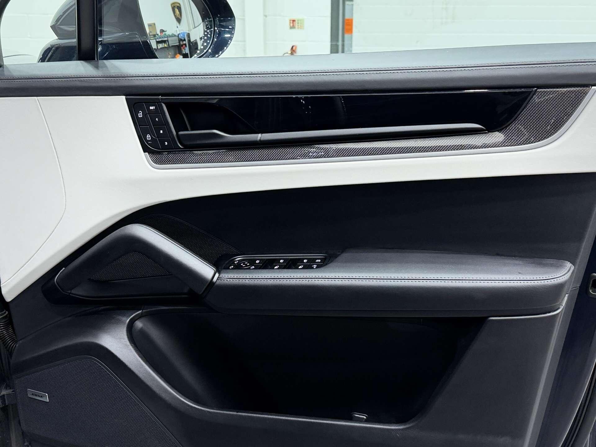 Porsche Cayenne view 40