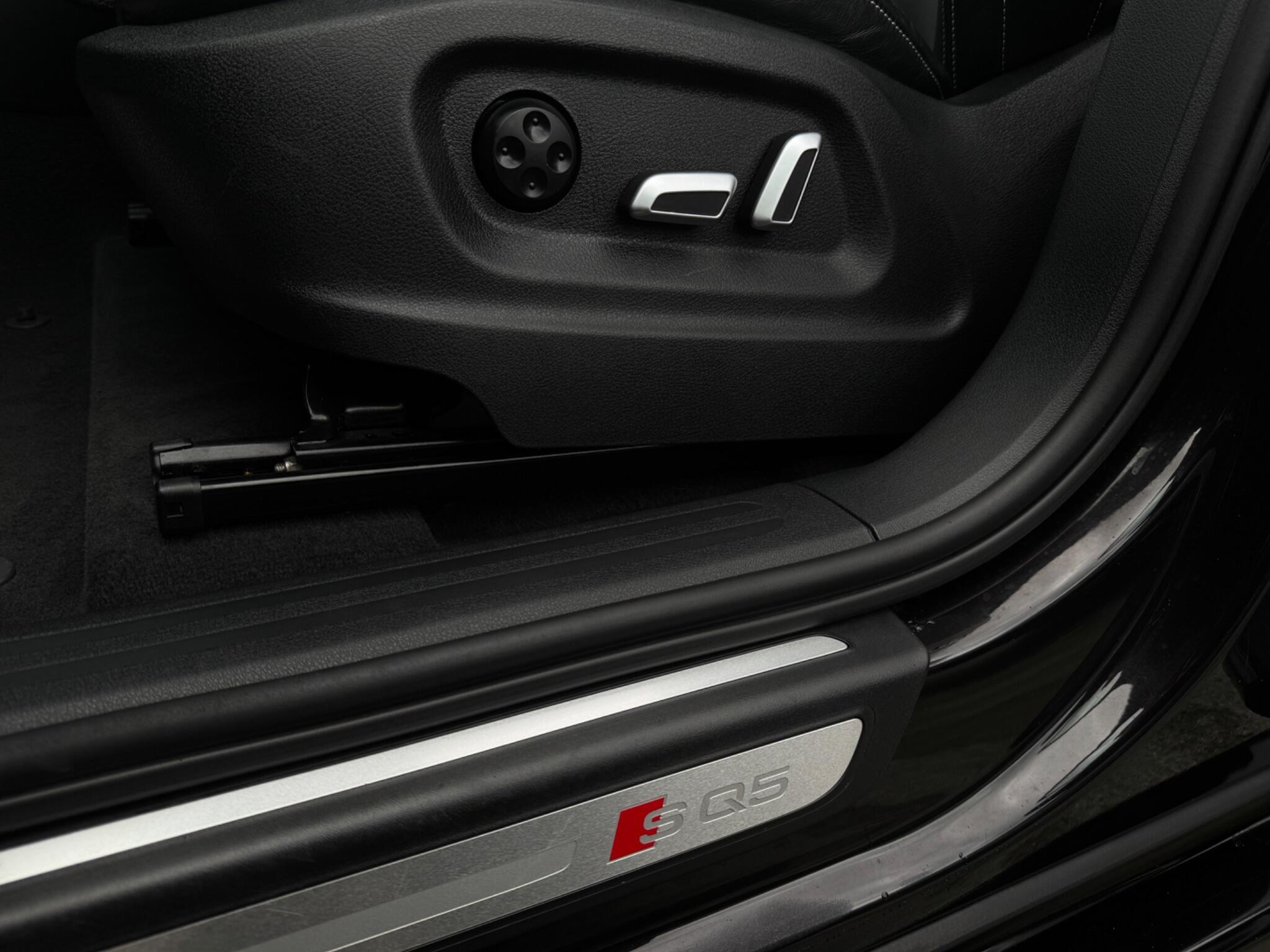 Audi SQ5 view 57