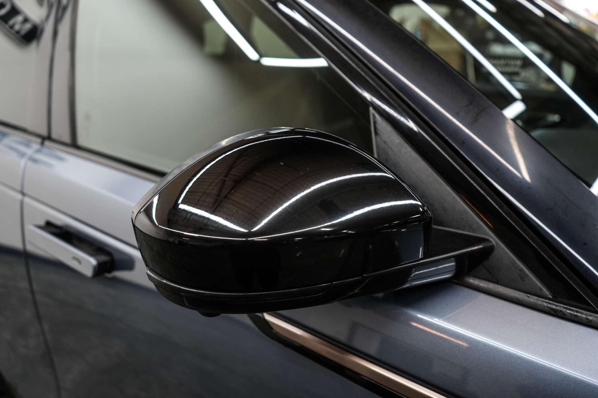 Land Rover Range Rover Velar view 8