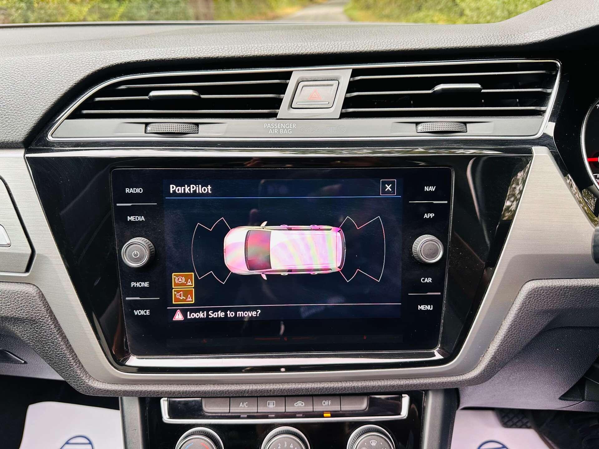 Volkswagen Touran view 13