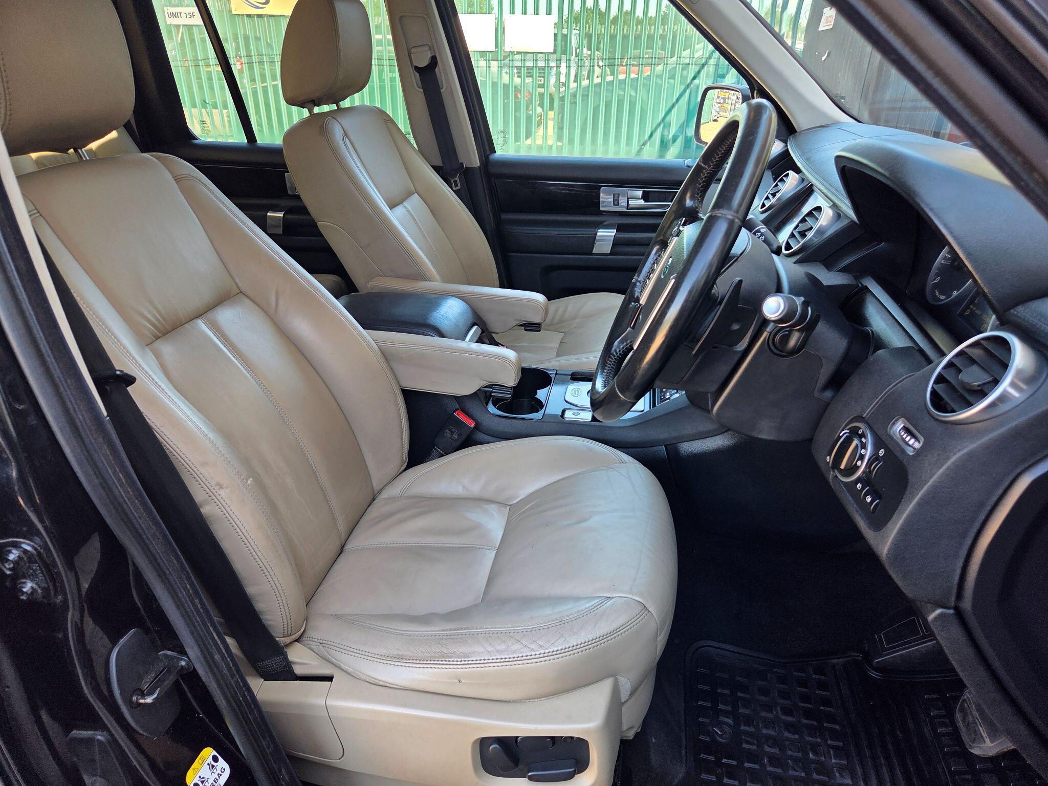Land Rover Discovery 4 view 13