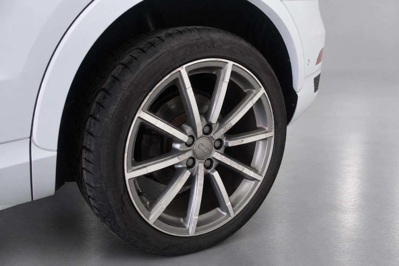 Audi Q3 view 58
