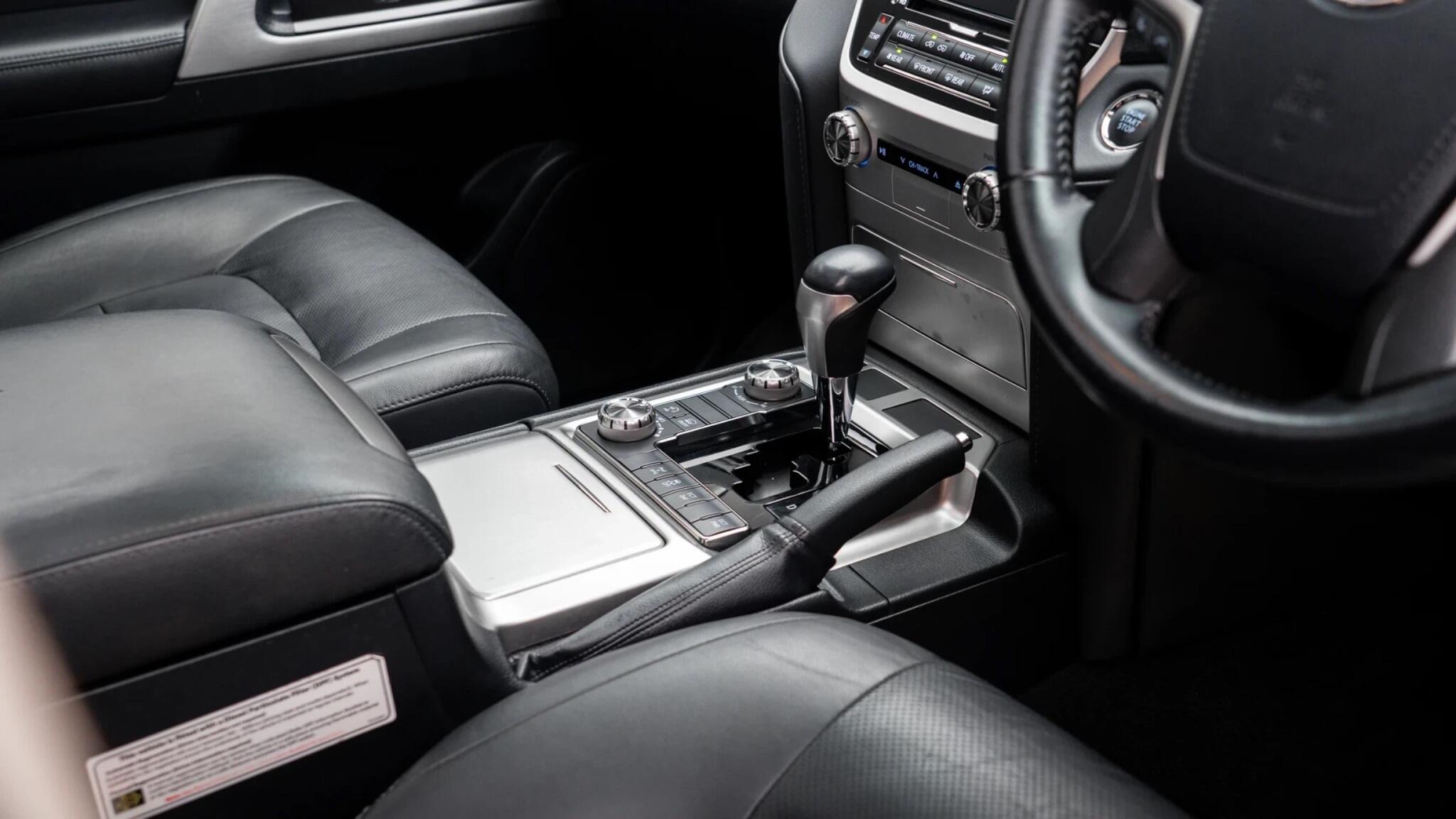 Toyota Land Cruiser view 9