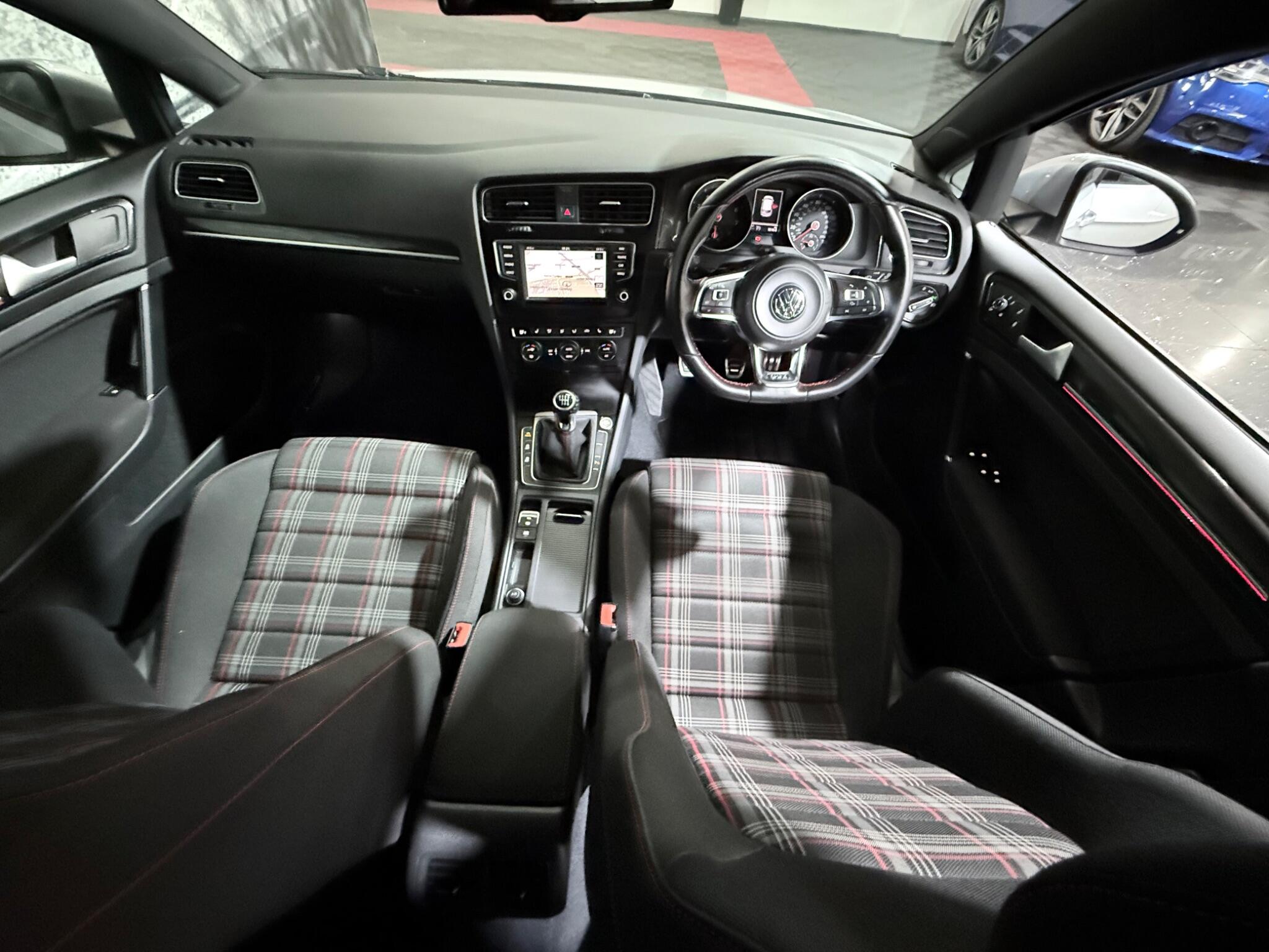 Volkswagen Golf view 11