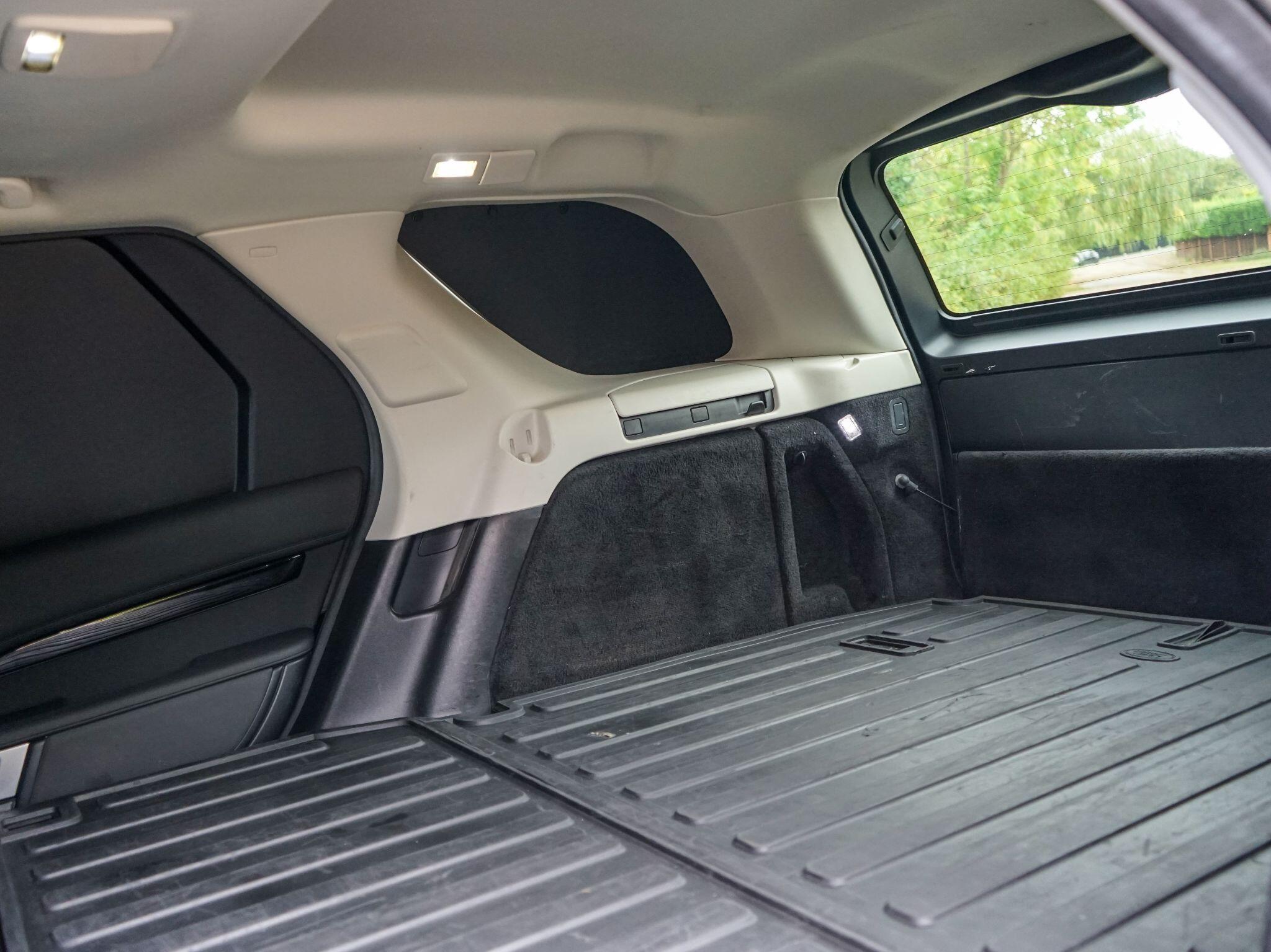 Land Rover Discovery 3 view 20