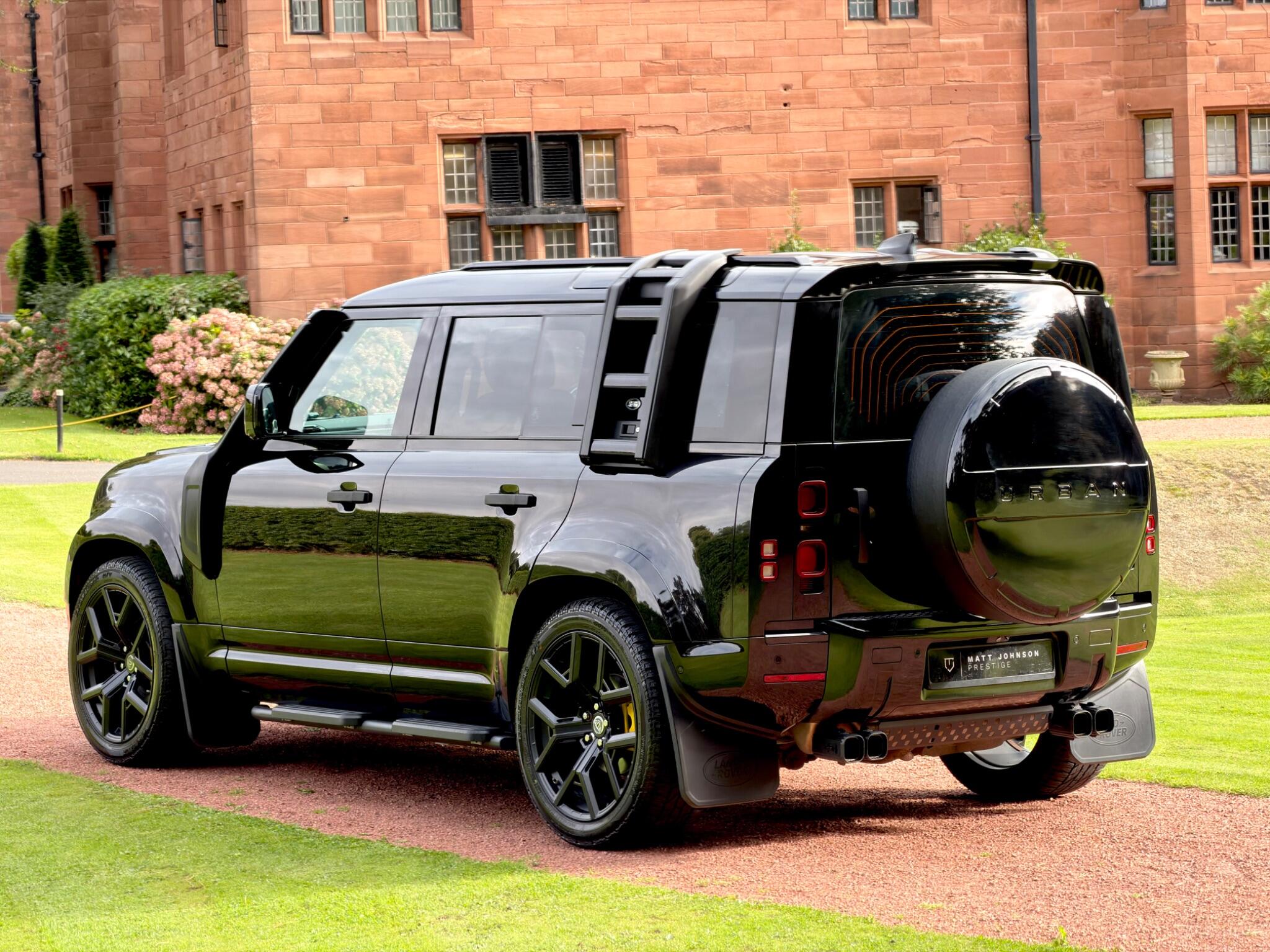 Land Rover Defender 110 view 12