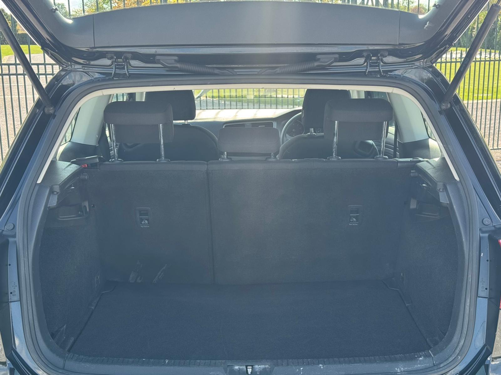2014 Volkswagen Golf image 29