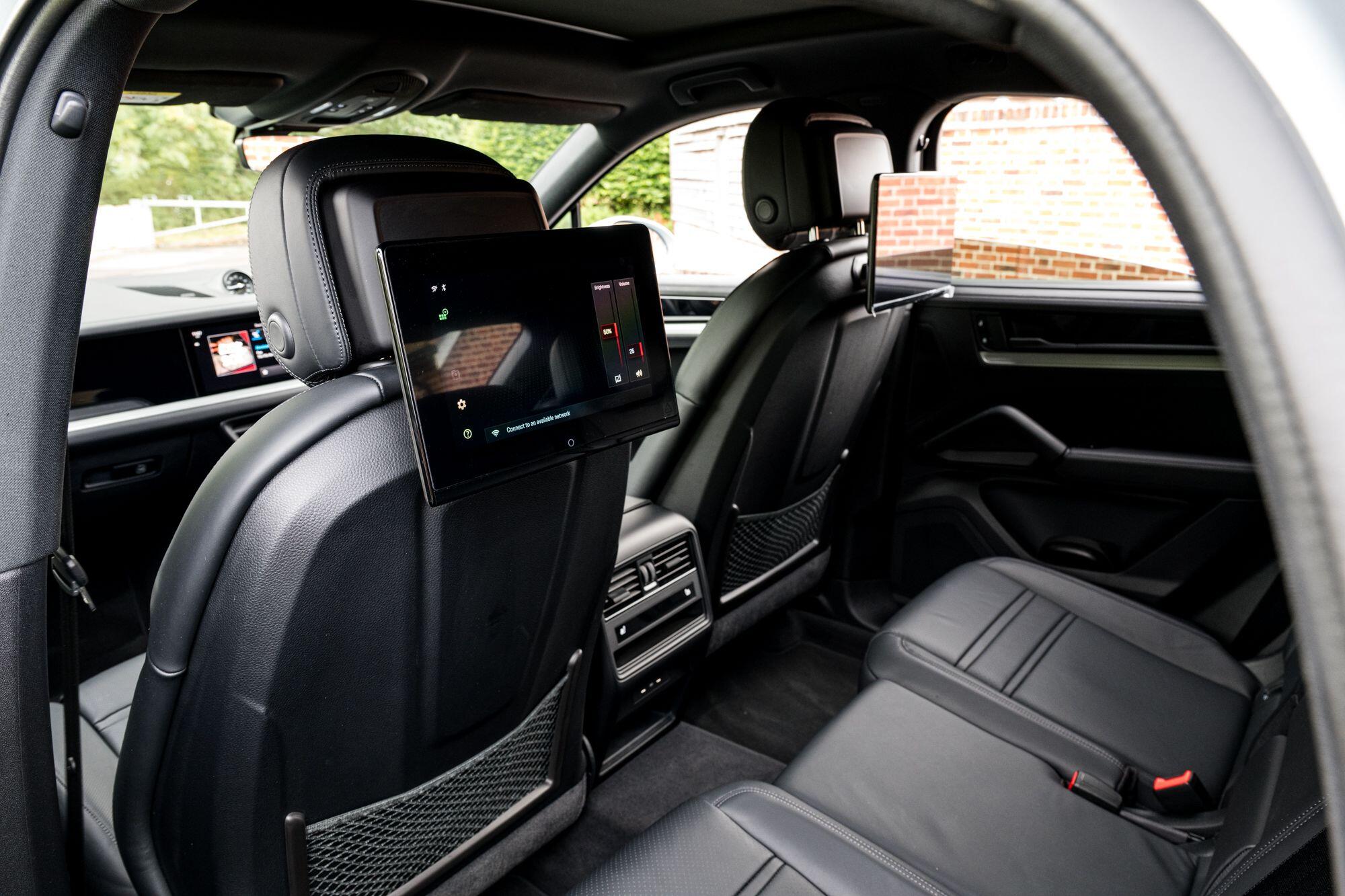 Porsche Cayenne view 41