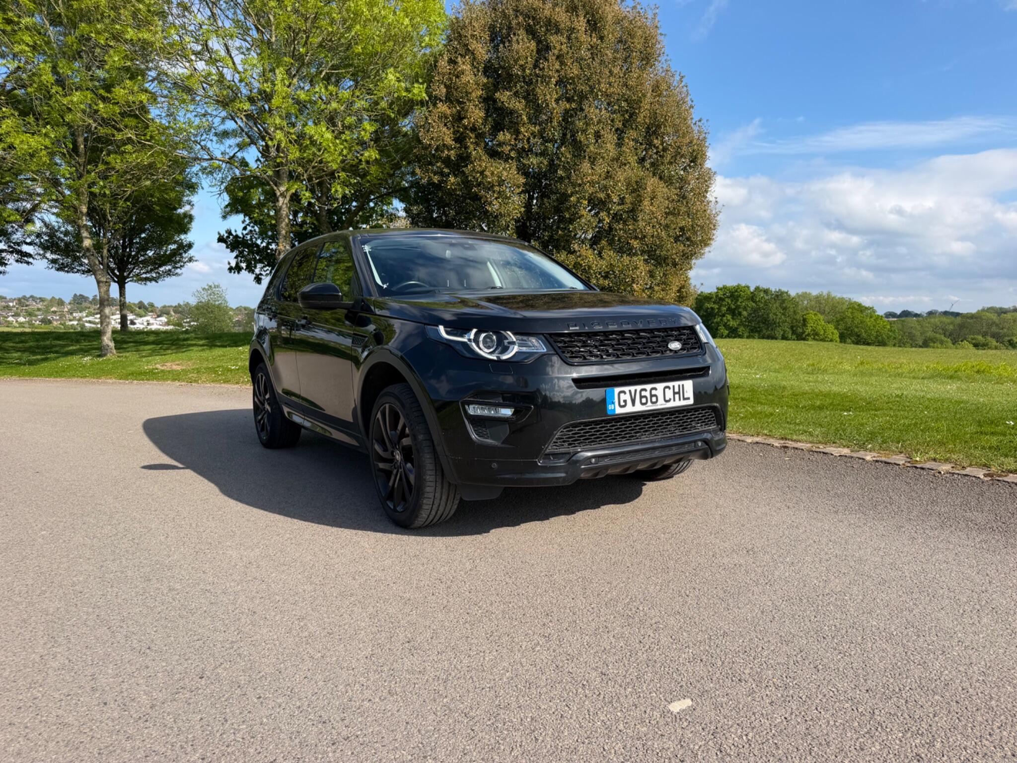 Land Rover Discovery Sport view 6