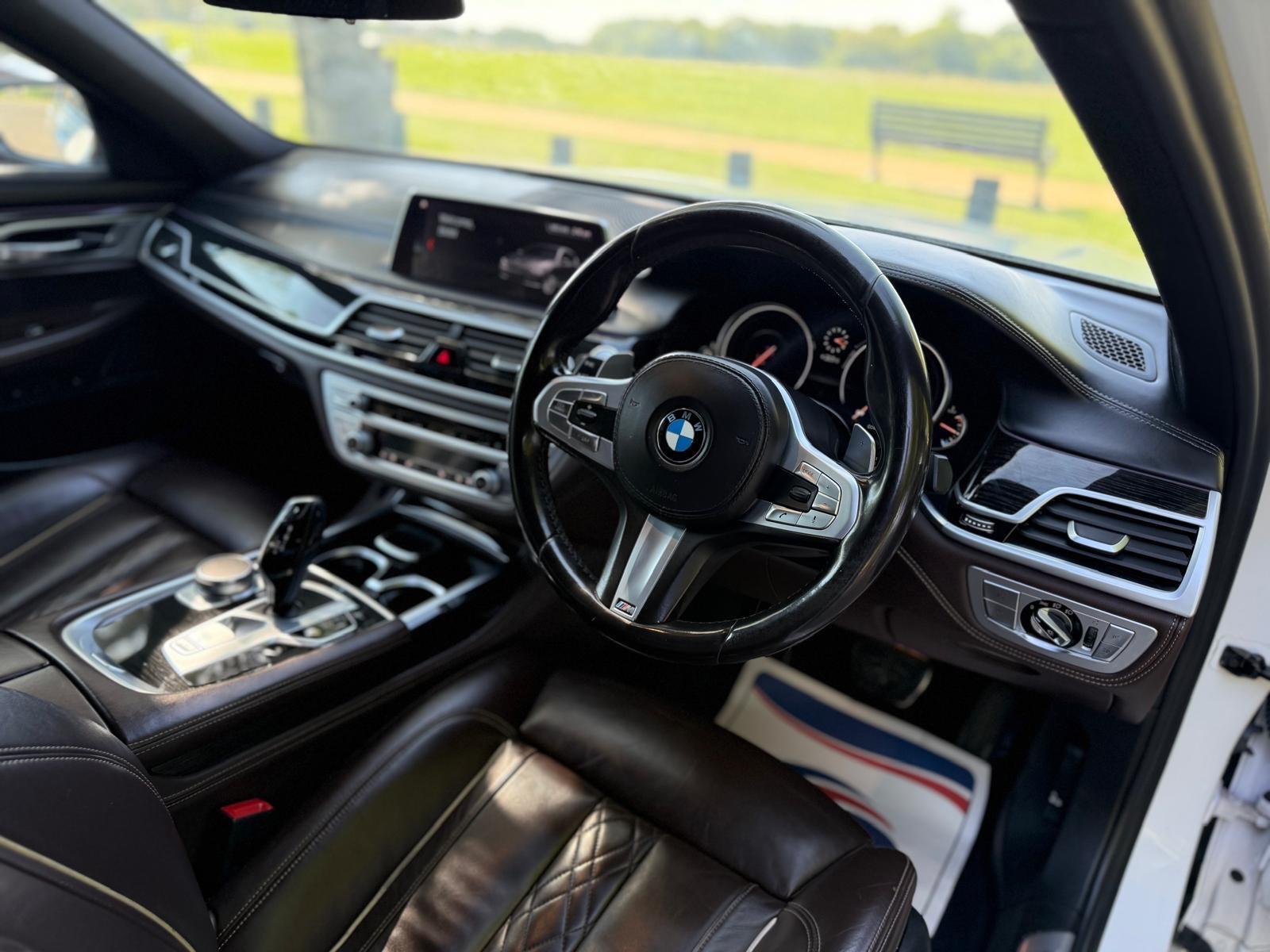 BMW 7 Series view 25