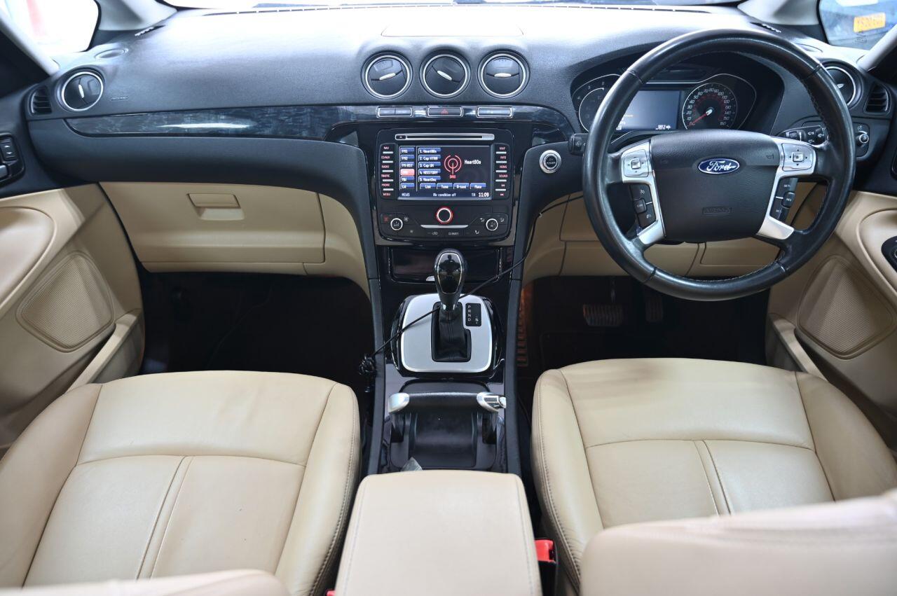 Ford Galaxy view 22