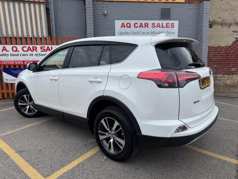Toyota Rav4 view 5