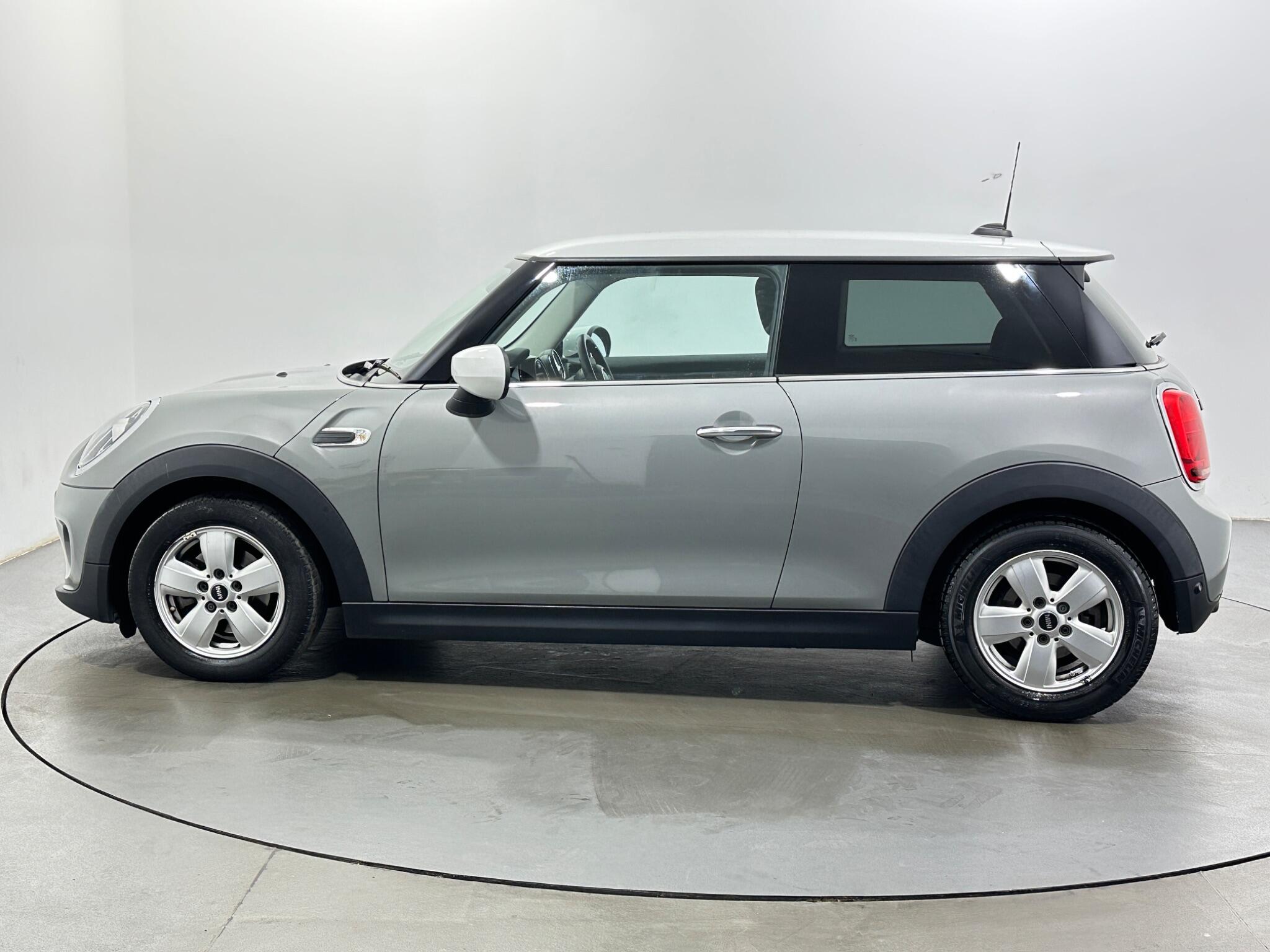 Mini Hatch view 5