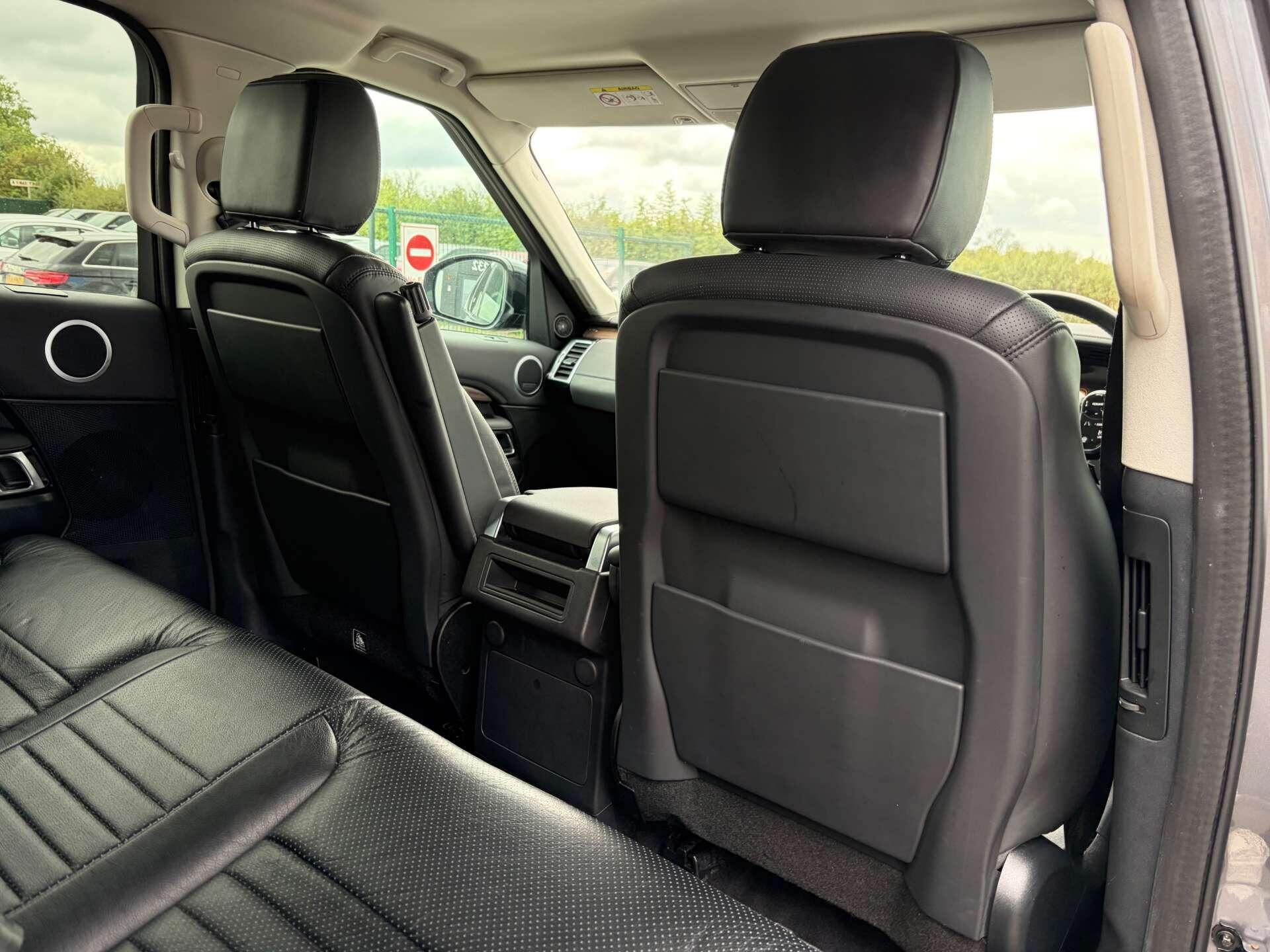 Land Rover Discovery 3 view 30