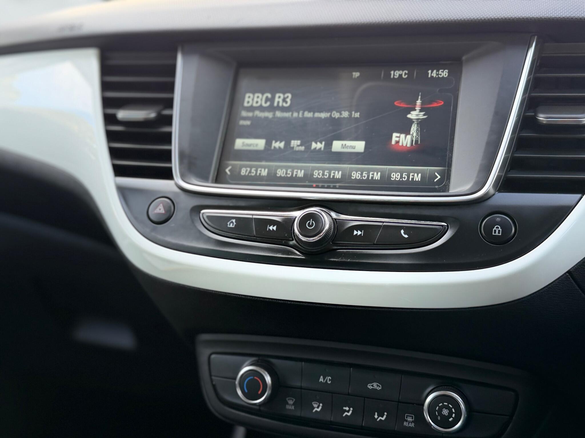 Vauxhall Crossland X view 50