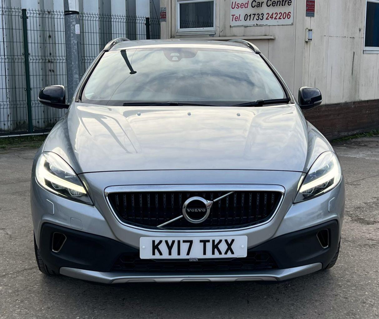 Volvo V40 Cross Country view 5