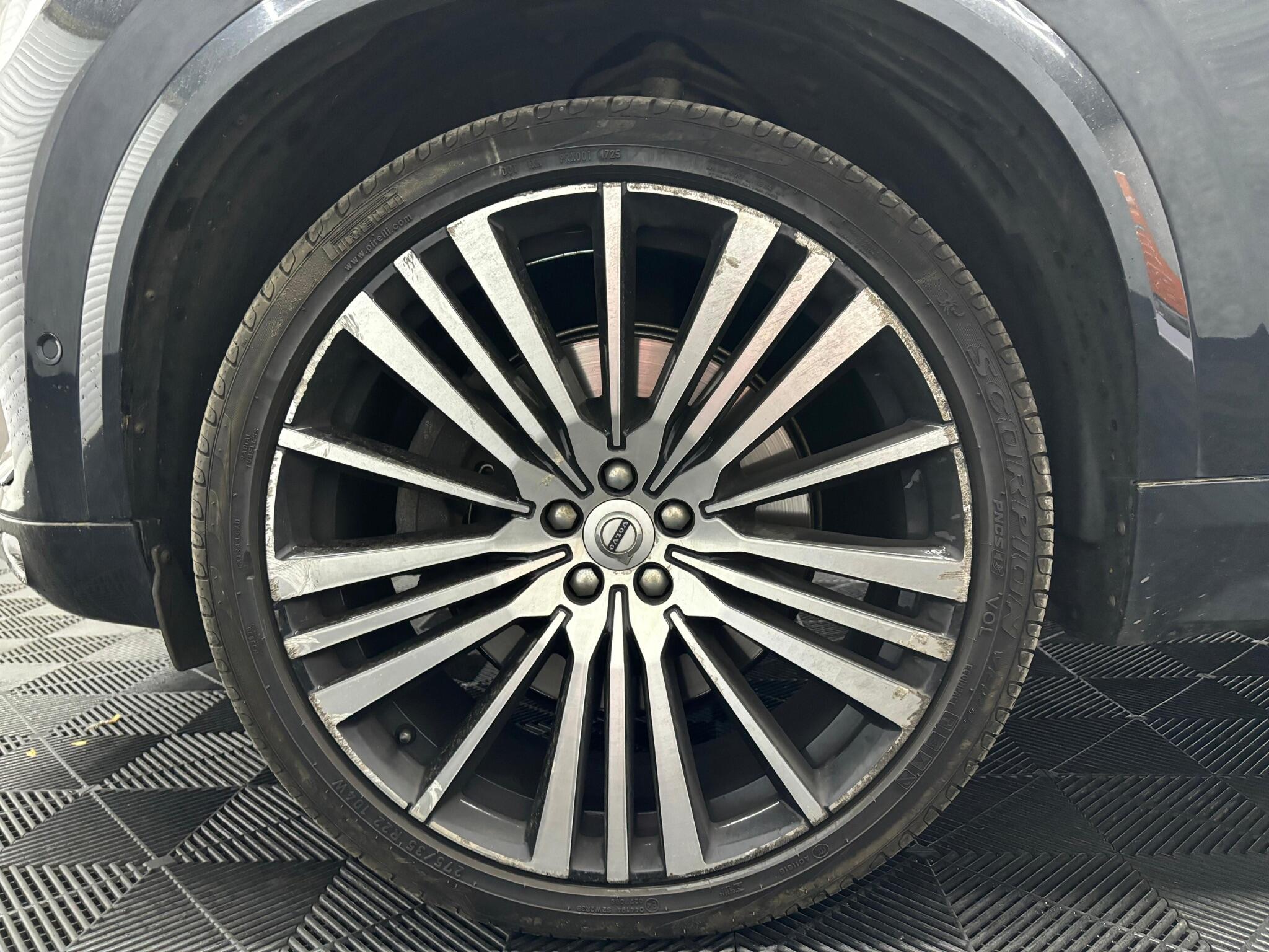 Volvo XC90 view 41
