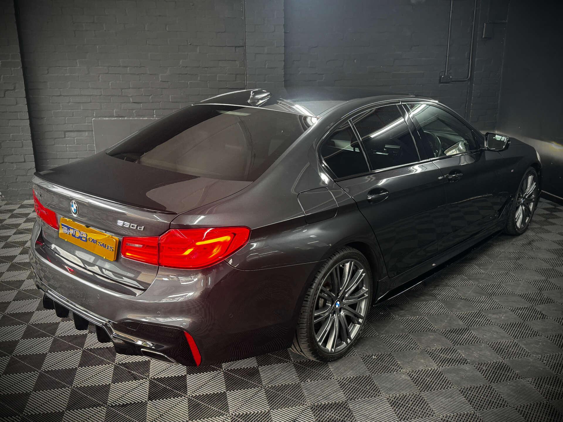 BMW 5 Series view 18
