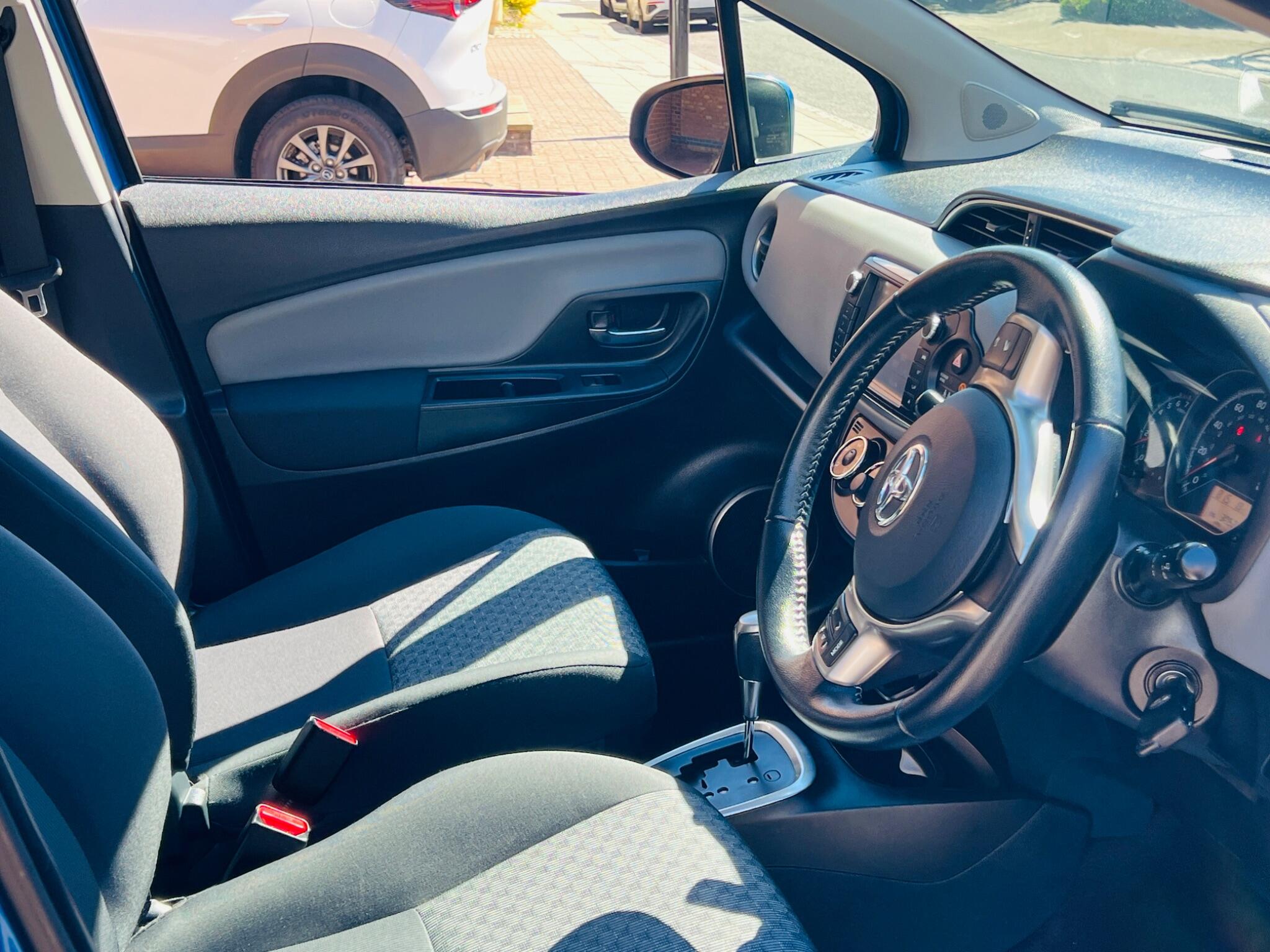 Toyota Yaris view 35