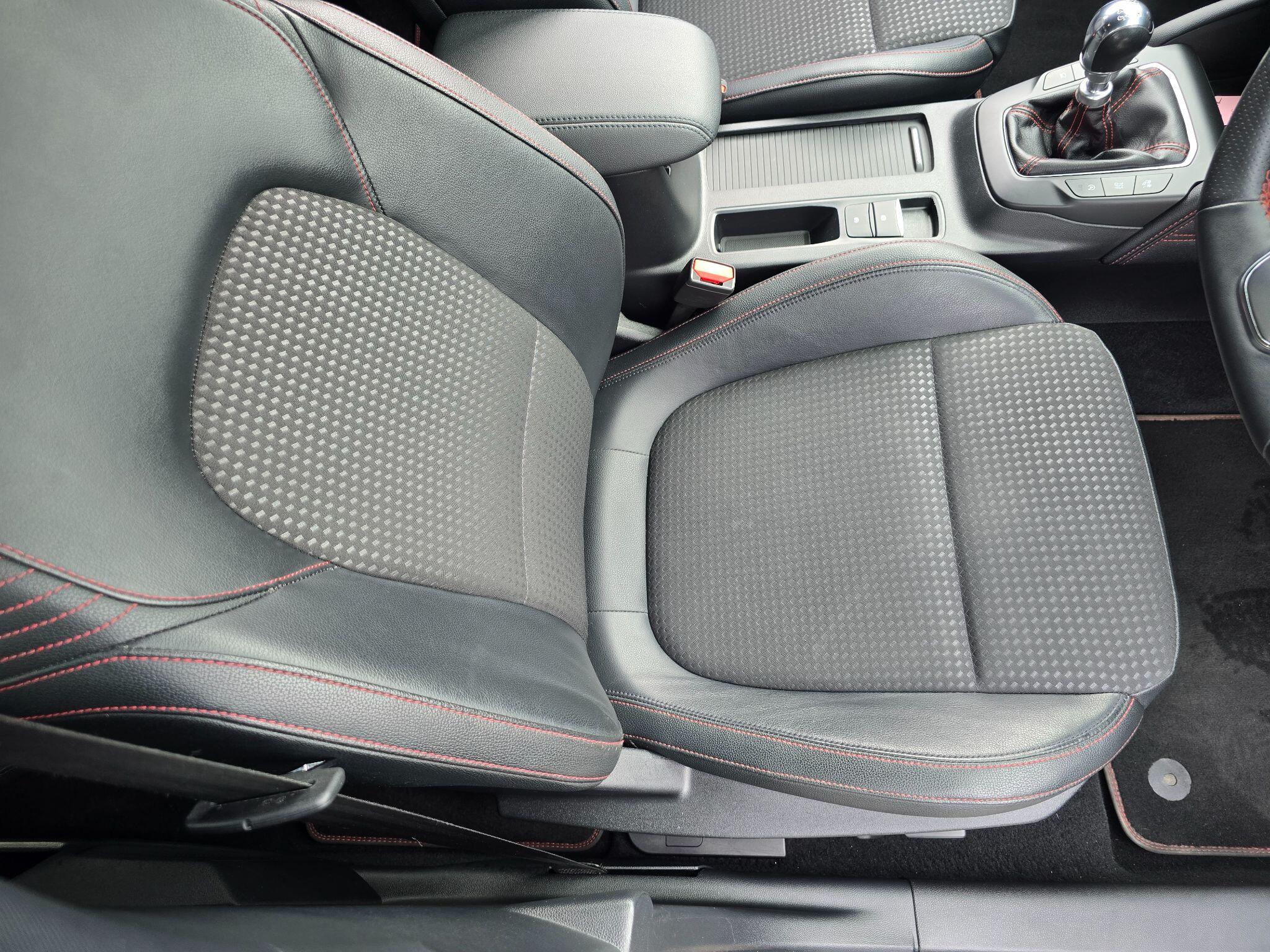 Ford Focus view 39