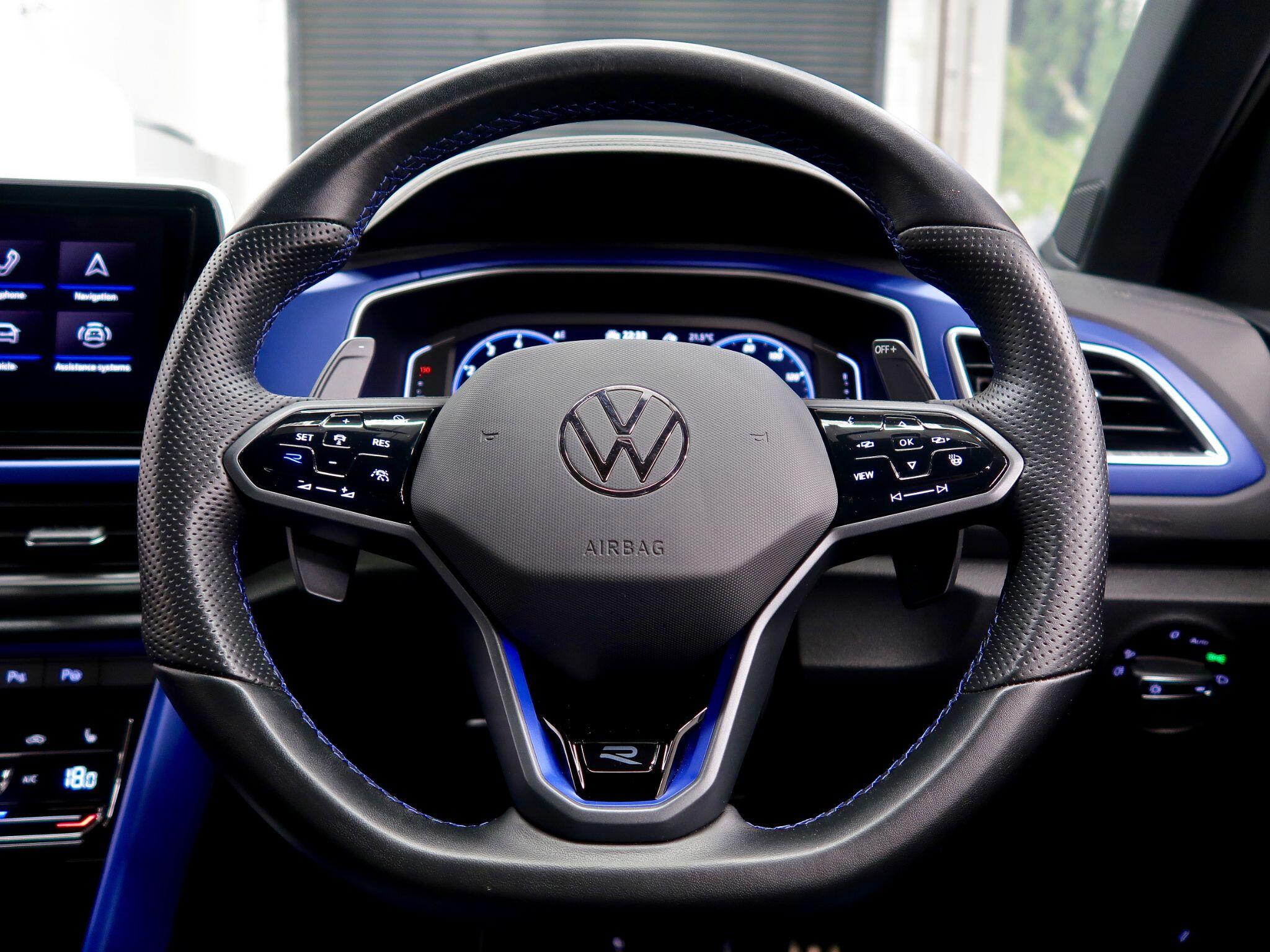 Volkswagen T-Roc view 15