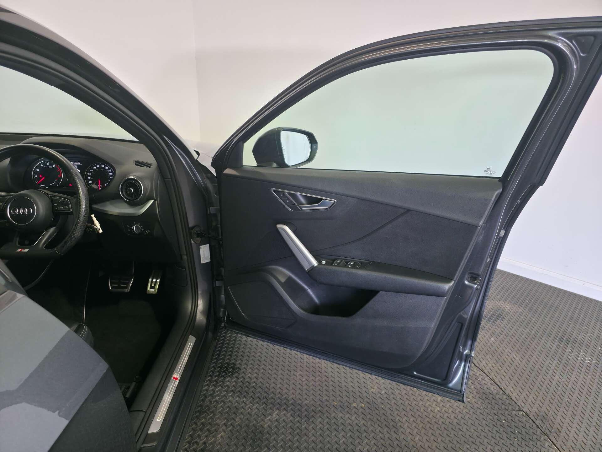 Audi Q2 view 21