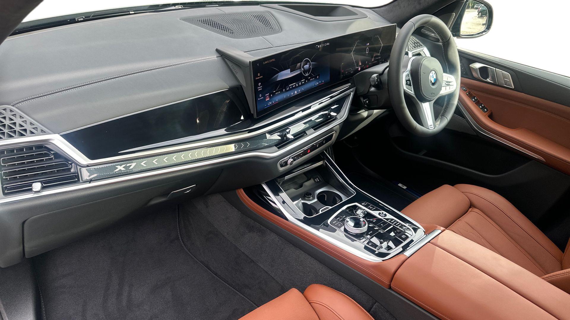 BMW X7 view 7