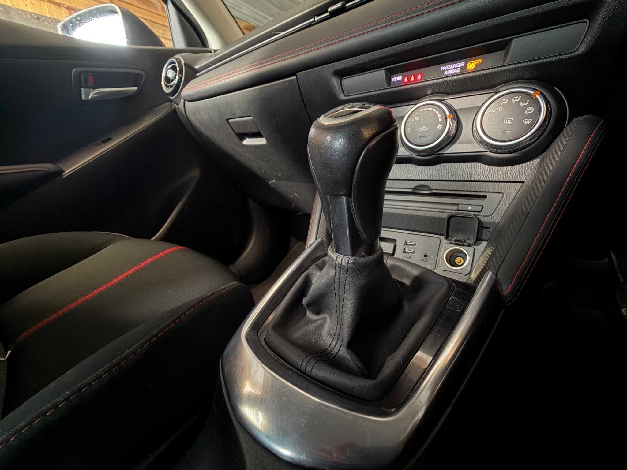 Mazda Mazda2 view 24