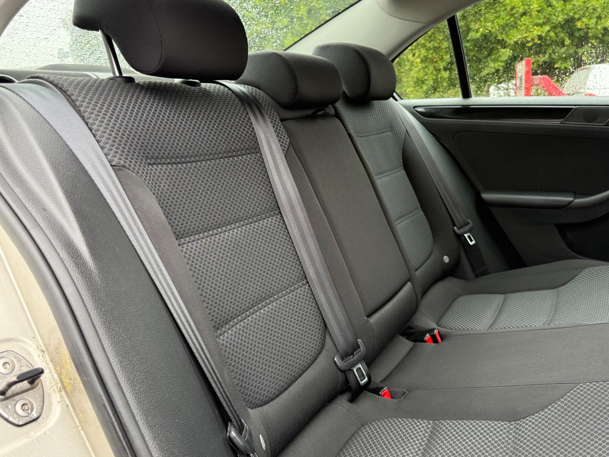 Volkswagen Jetta - Image 40