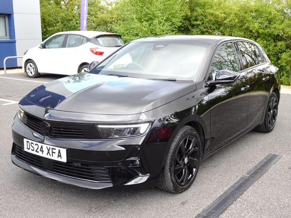 Black 2024 Vauxhall Astra Estate Front-wheel drive Manual