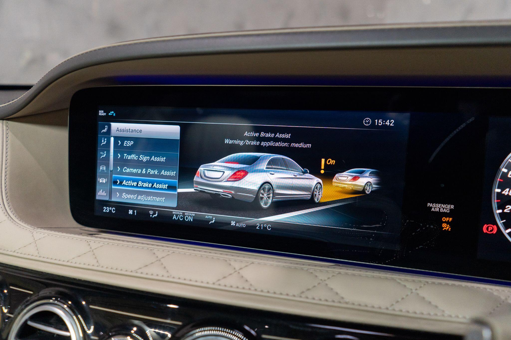 Mercedes-Benz S-Class view 30