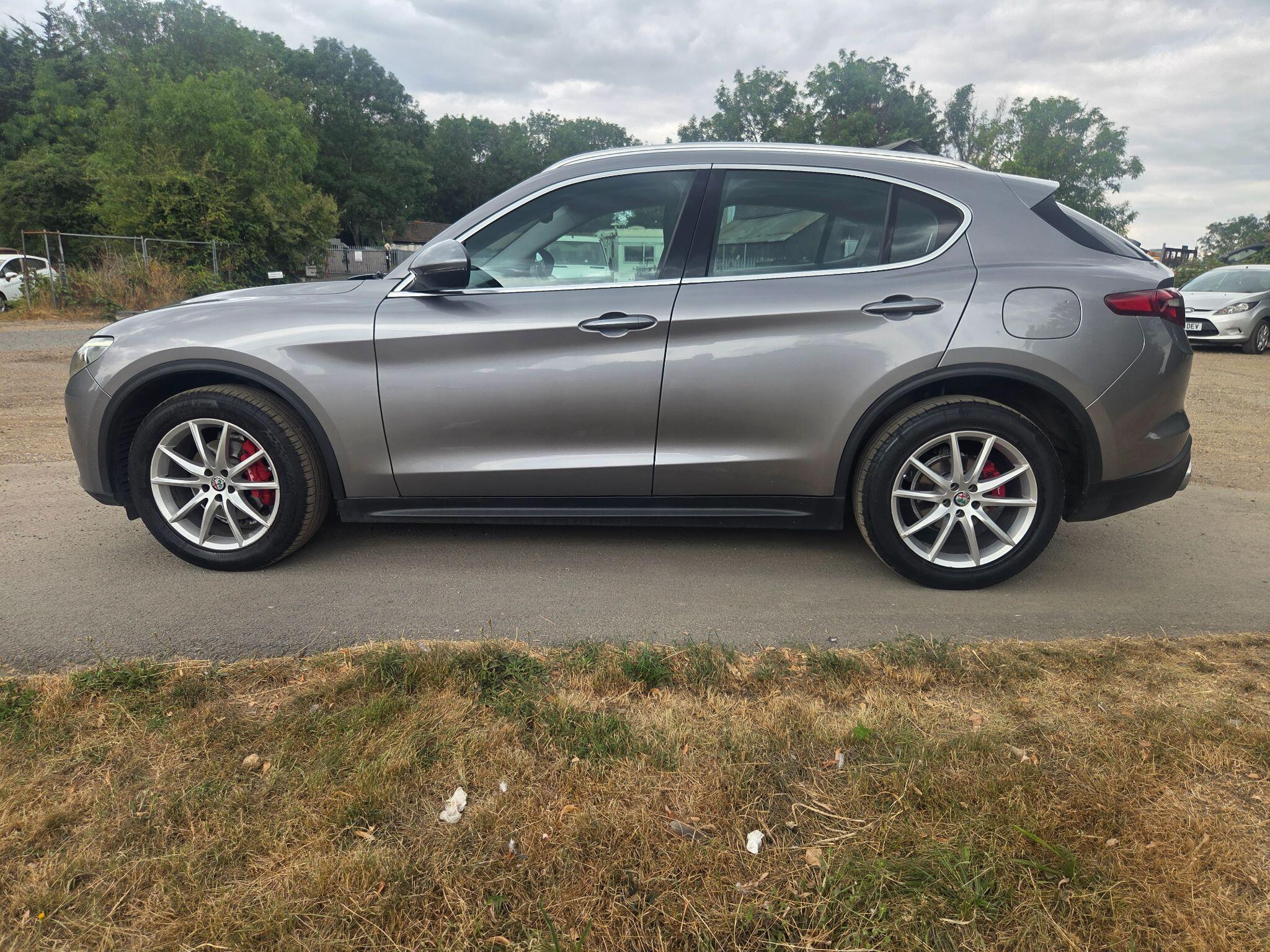 Alfa Romeo Stelvio view 9