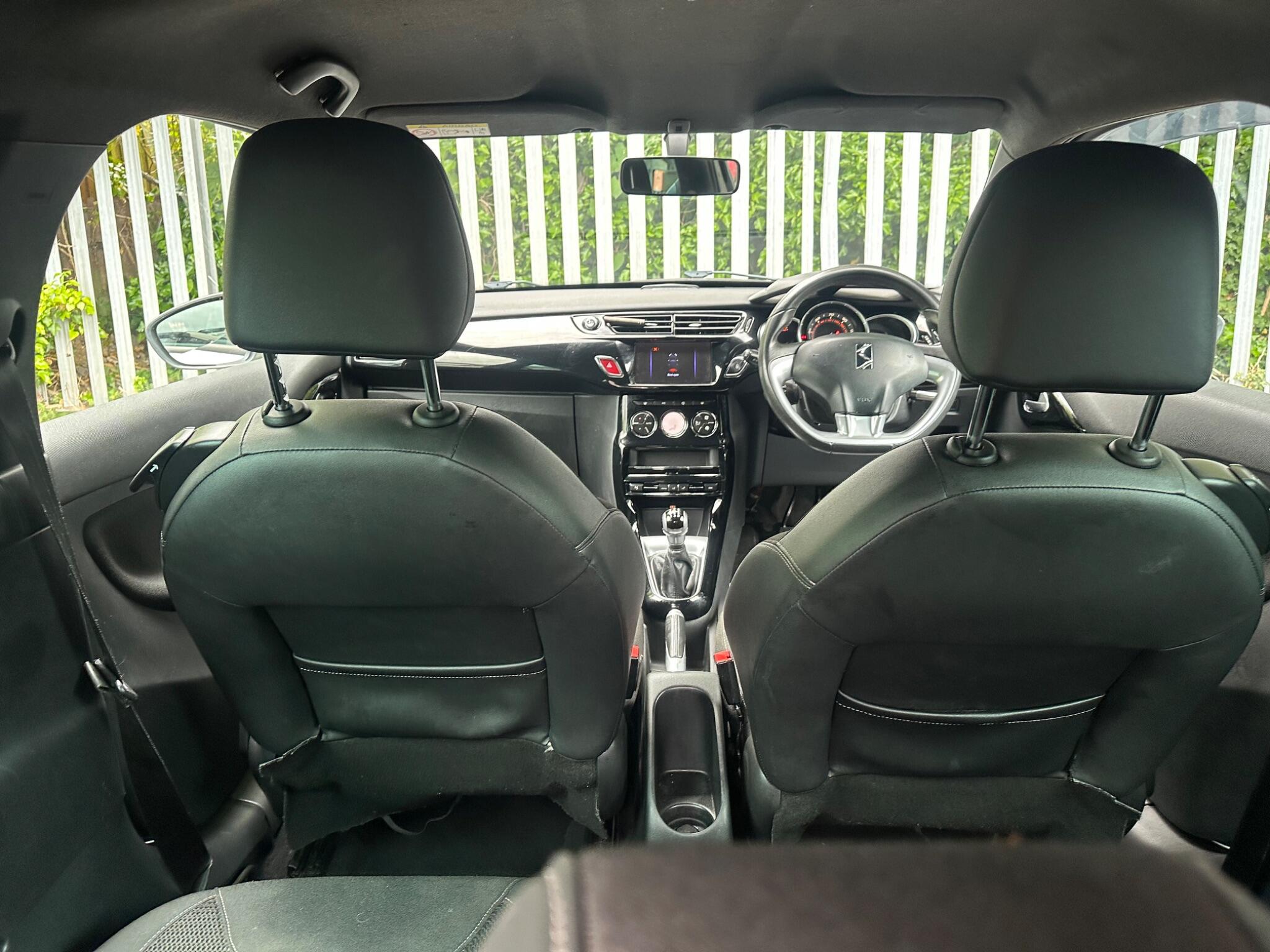 DS Automobiles DS 3 view 8