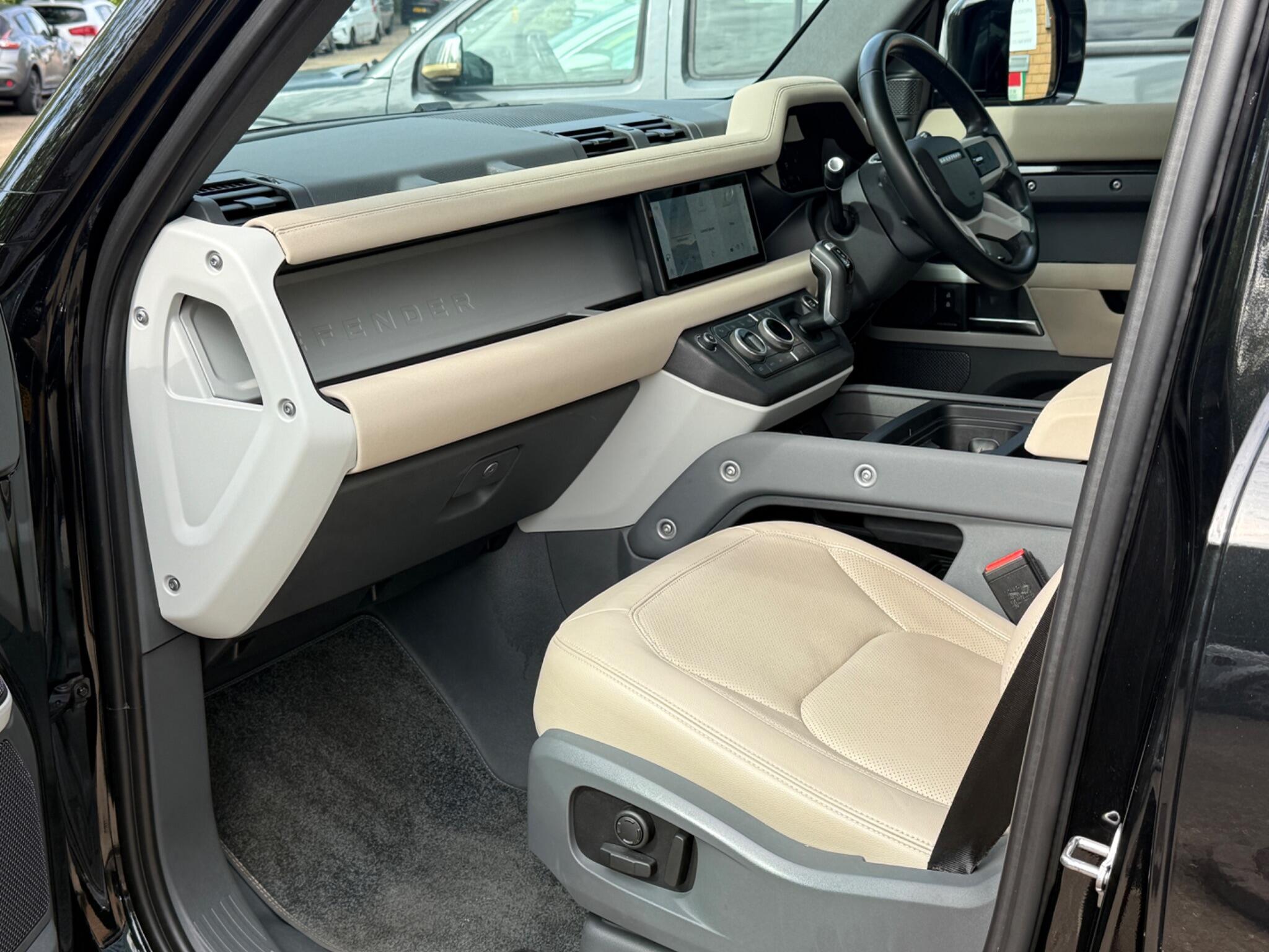 Land Rover Defender view 41