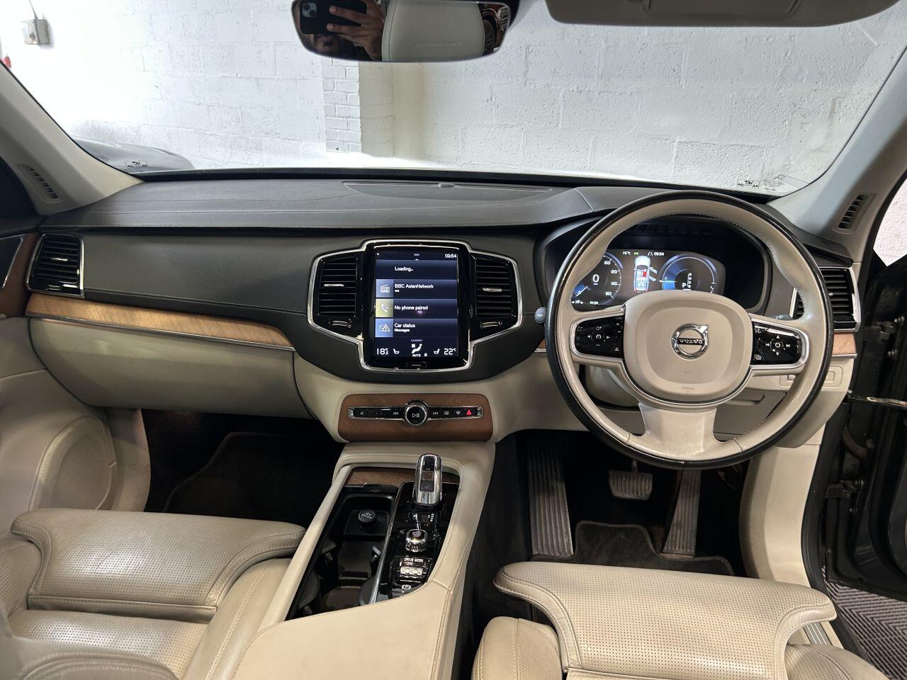 Volvo XC90 view 32