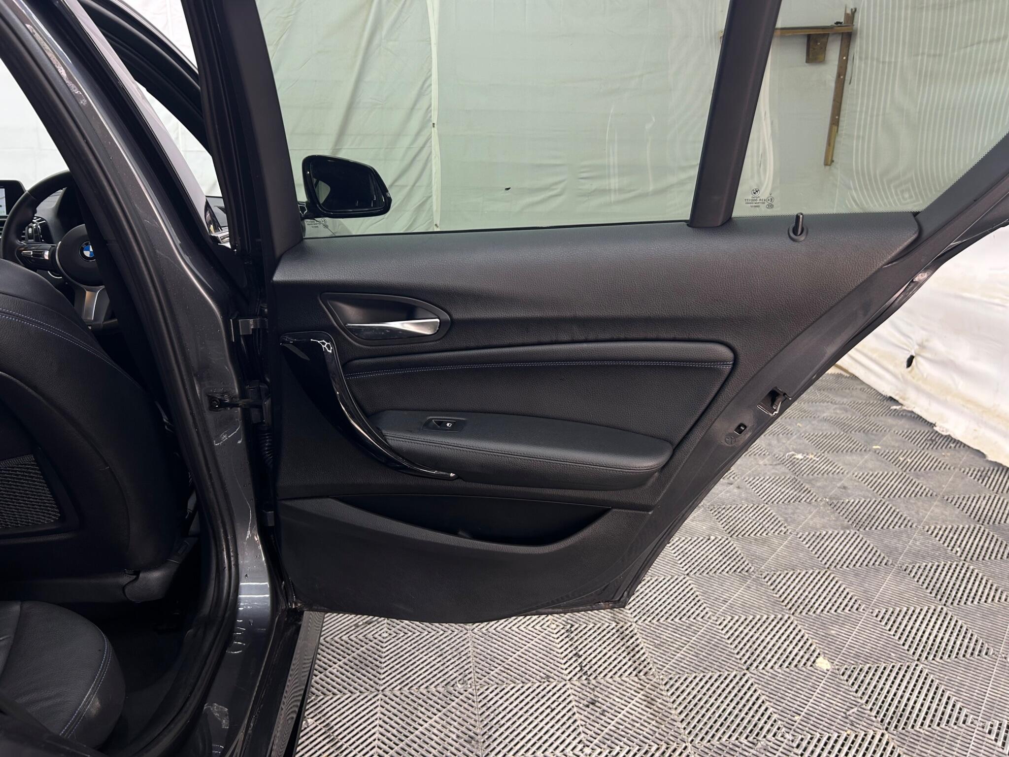 BMW 1 Series view 29