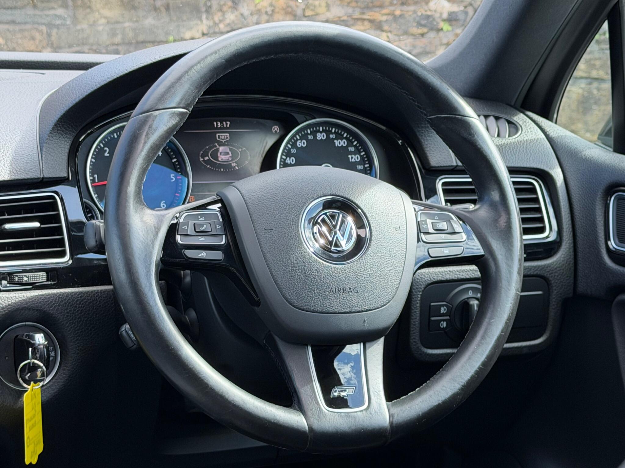 Volkswagen Touareg view 27