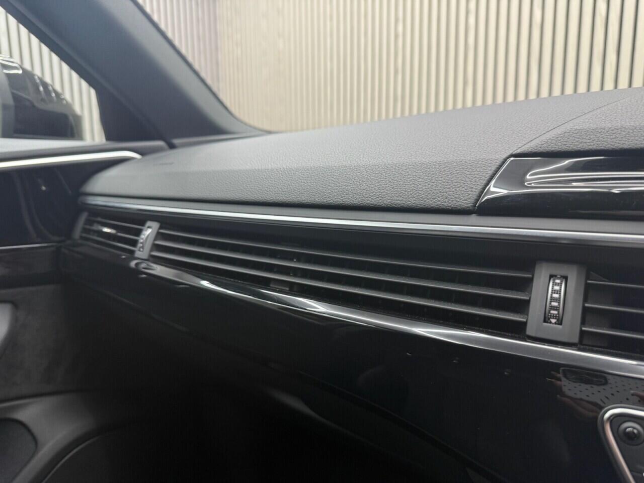 Audi A4 view 24