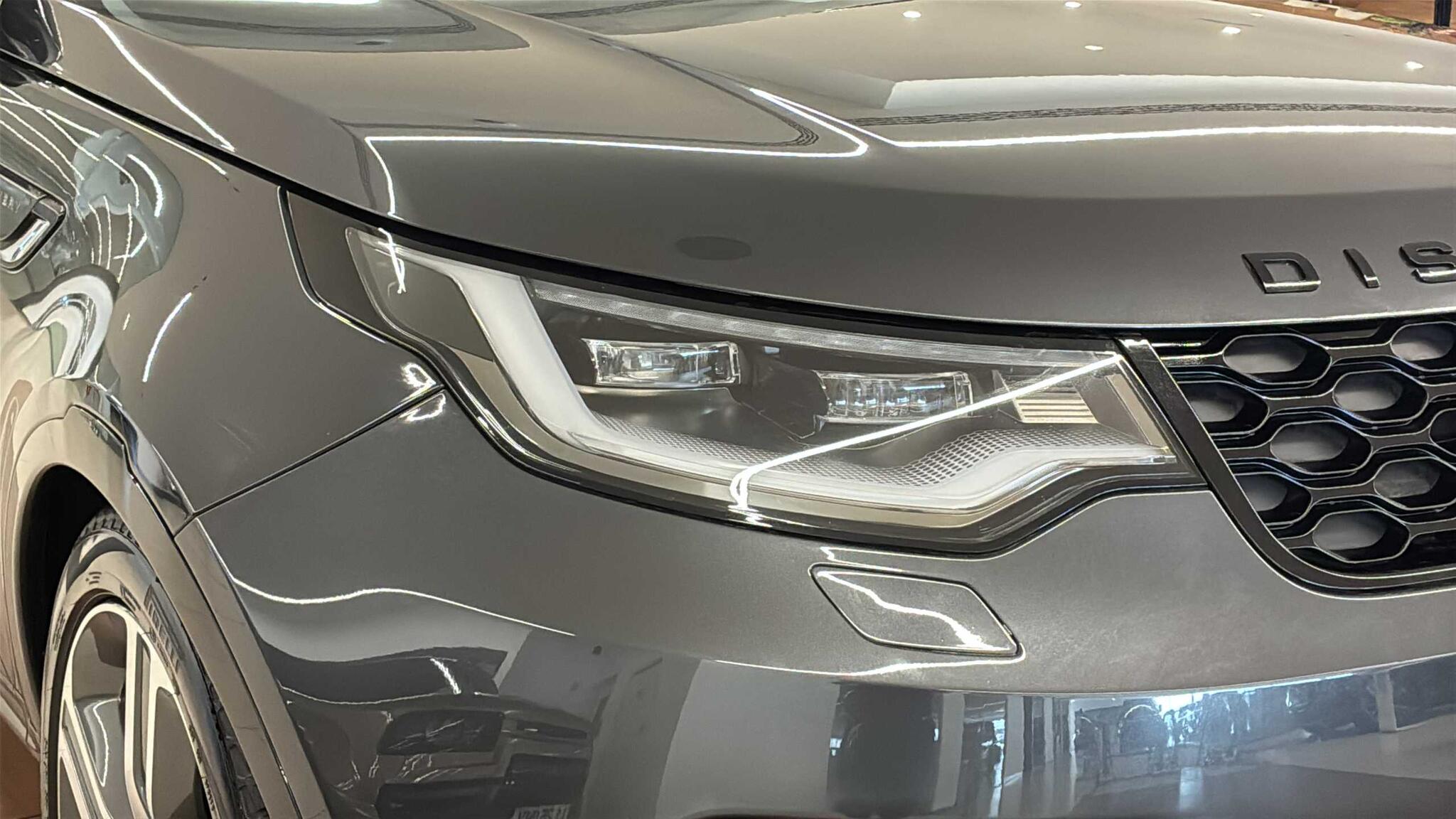 Land Rover Discovery view 17