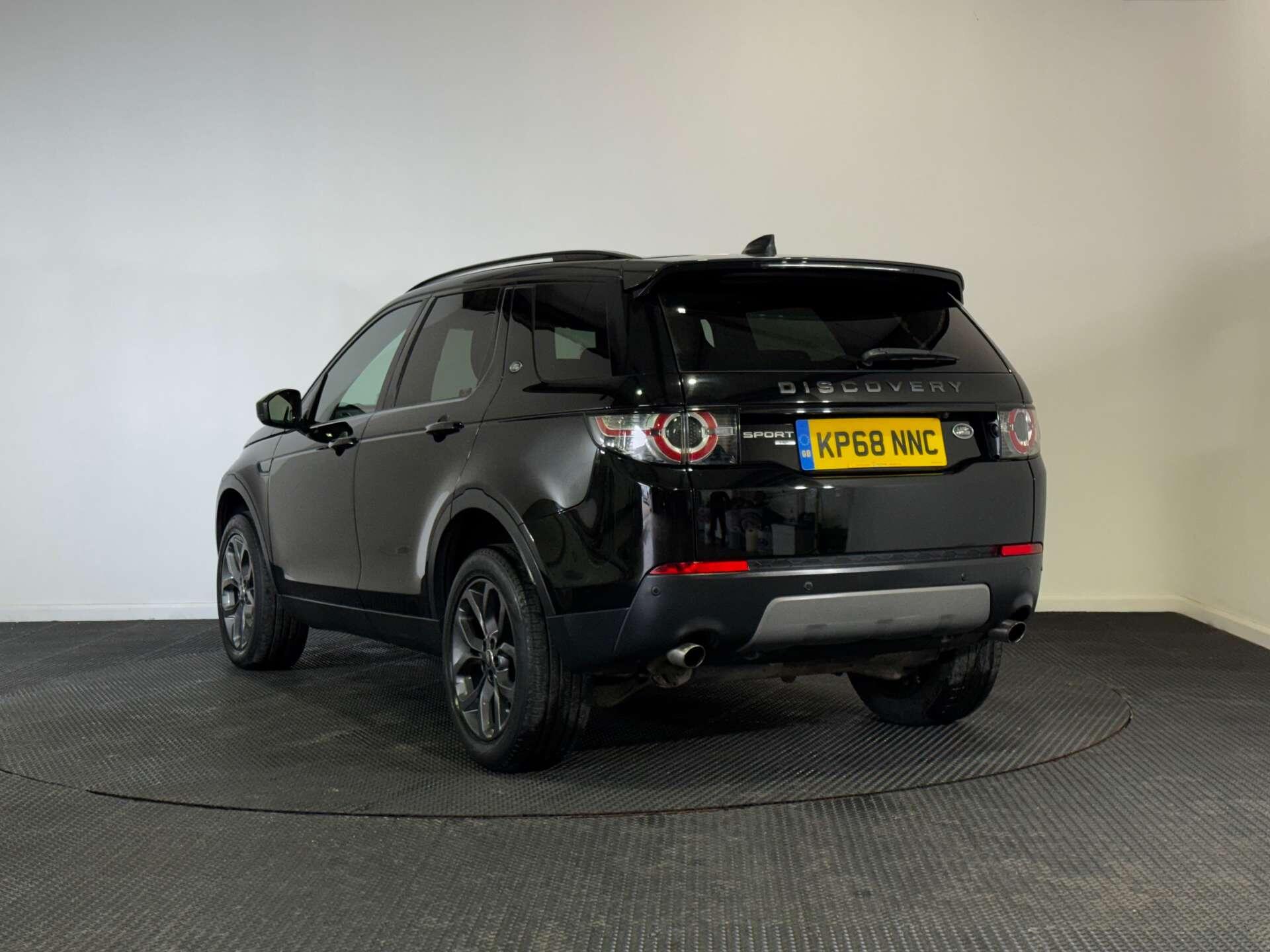 Land Rover Discovery Sport view 5